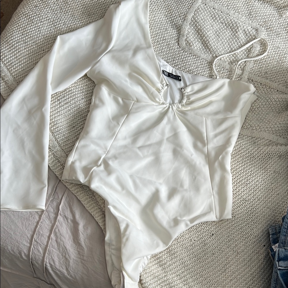 Elegant White Long Sleeve Bodysuit